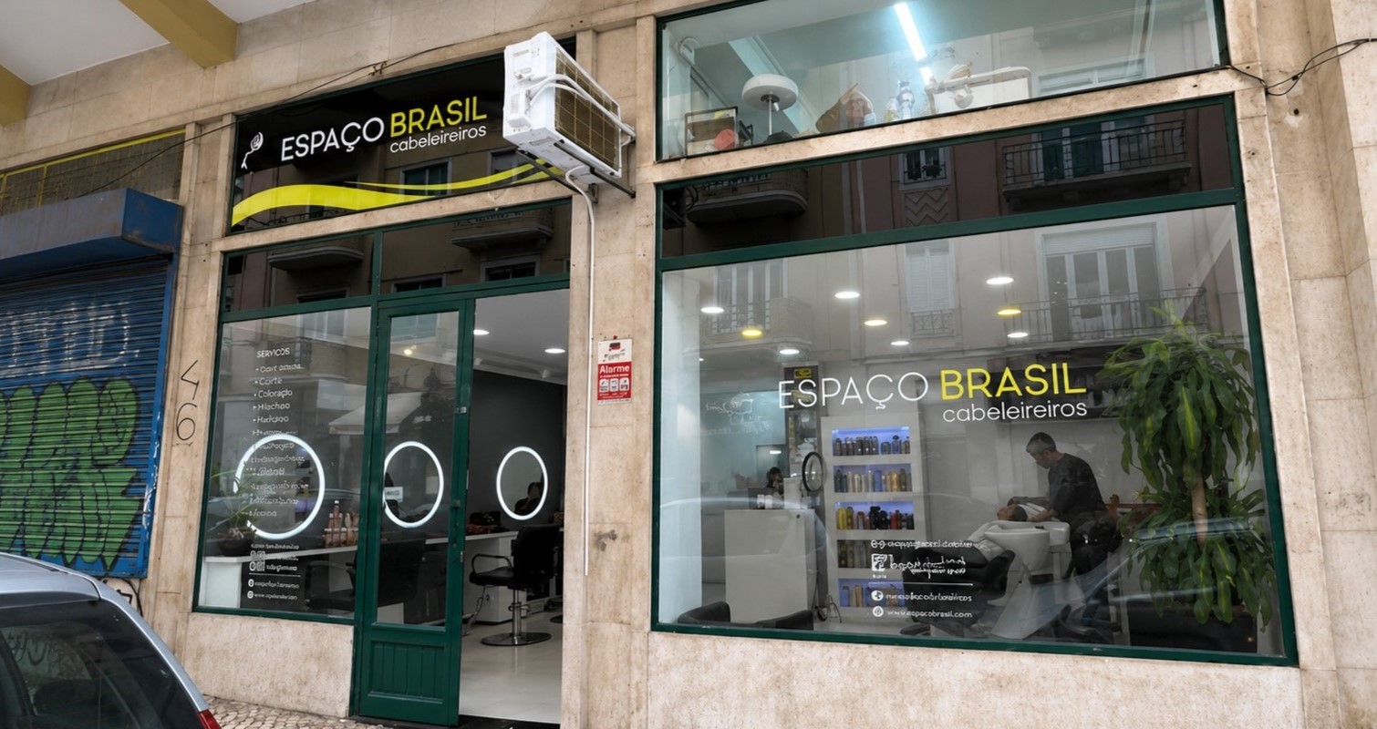 Interior do Espaço Brasil Cabeleireiros — Unidade Anjos, Lisboa